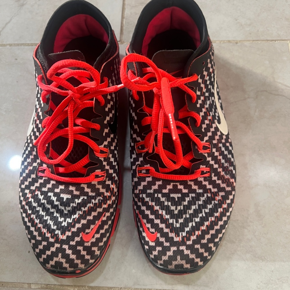Nike women’s free run sneakers size 9